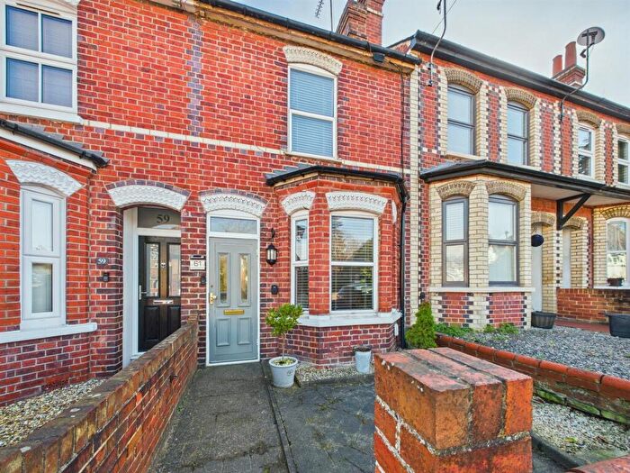 3 Bedroom Terraced House For Sale In Grovelands Road, Reading, RG30