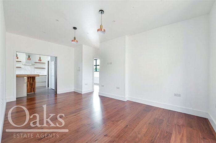 2 Bedroom Flat To Rent In Freshford Street, Earsfield, SW18