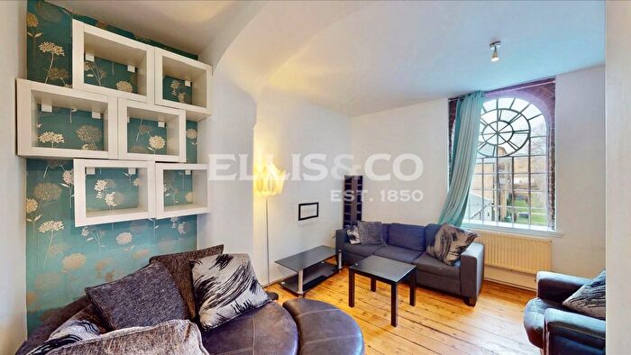 3 Bedroom Flat To Rent In Chevy Road, Southall, UB2