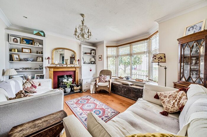 4 Bedroom Property For Sale In Orchard Avenue, Chichester, PO19
