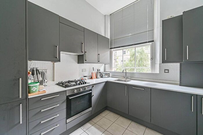 2 Bedroom Flat To Rent In Gilbert Close, Woolwich, London, SE18