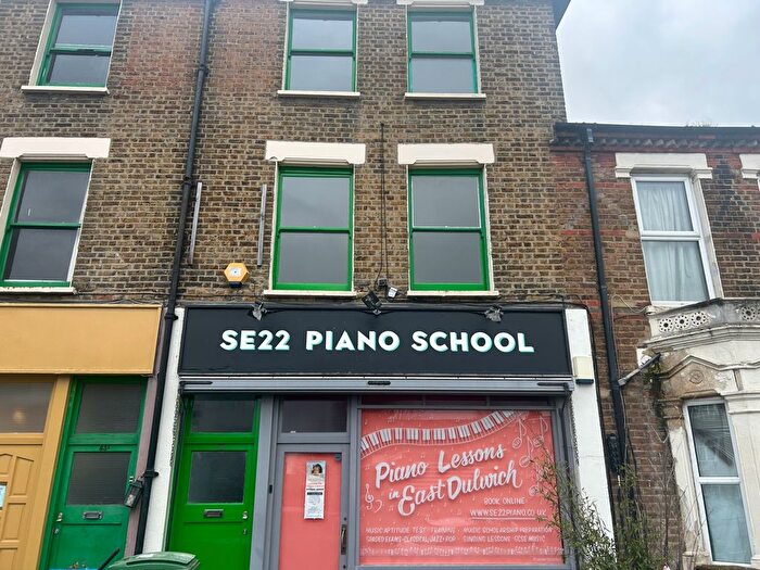 2 Bedroom Flat To Rent In Pellatt Road, Southwark, SE22