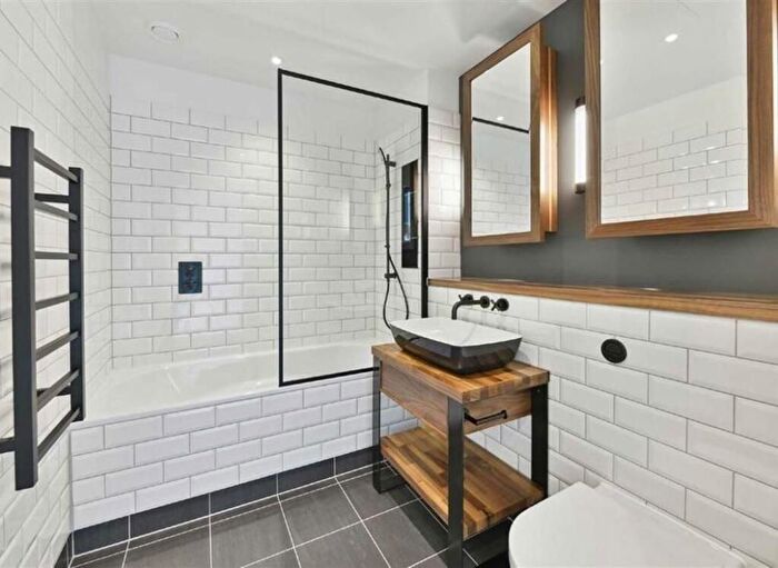 1 Bedroom Flat To Rent In Merino Gardens, London, E1W