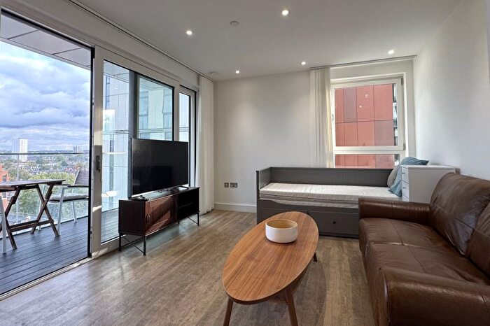 2 Bedroom Flat To Rent In Wandsworth Road, Nine Elms, SW8