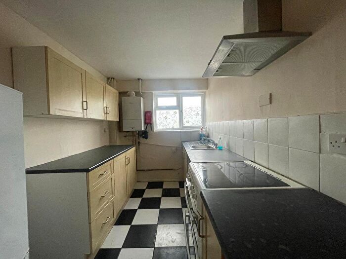 2 Bedroom Apartment For Sale In Sundon Park Parade, Sundon Park, Luton, Bedfordshire, LU3