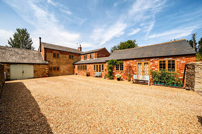 4 Bedroom Detached House For Sale In Station Road, Aynho, OX17