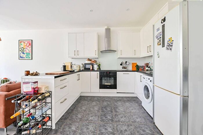 2 Bedroom Flat To Rent In Frobisher Place, Peckham, London, SE15