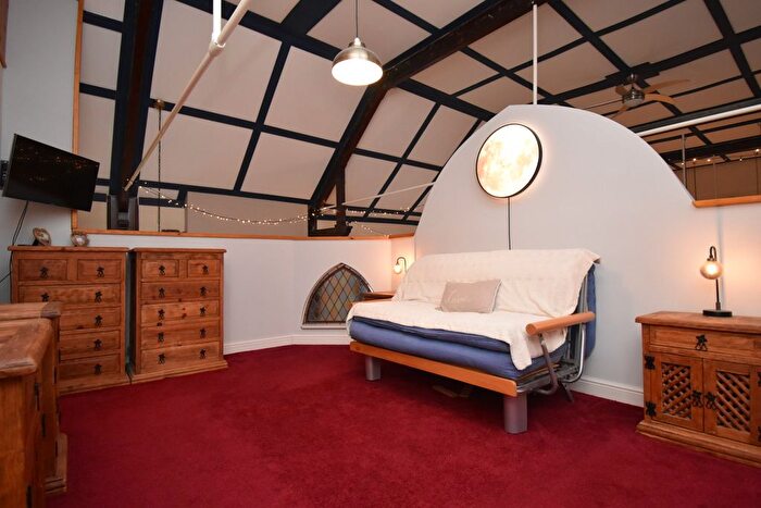 4 Bedroom Barn Conversion For Sale In New Road, Chatteris, PE16