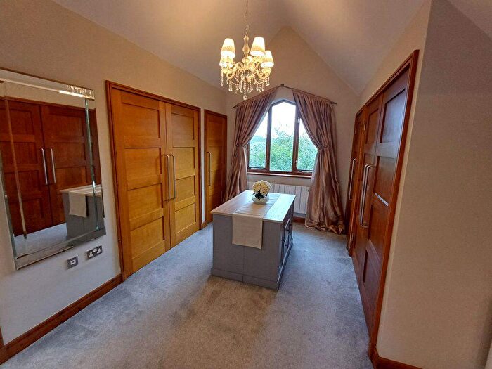 2 Bedroom Apartment To Rent In Hunters Lodge, W/s, SK9