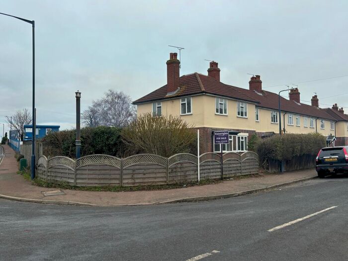 3 Bedroom Semi-Detached House To Rent In St Andrews Road, IP11