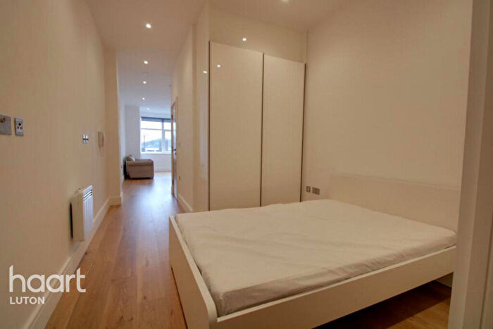 1 Bedroom Apartment To Rent In Flowers Way, Luton, LU1