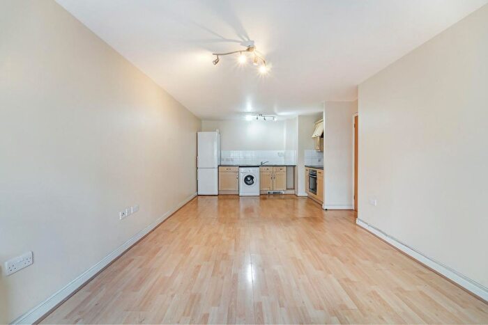 2 Bedroom Flat To Rent In Hudson House, Station Approach, Epsom, KT19