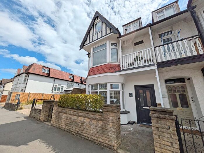 2 Bedroom Flat To Rent In Pall Mall, Leigh-On-Sea, SS9