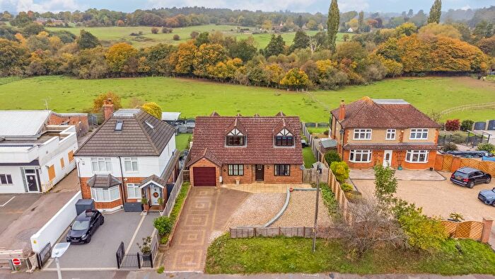 4 Bedroom Detached House For Sale In Great North Road, Welwyn Garden City, Hertfordshire, AL8