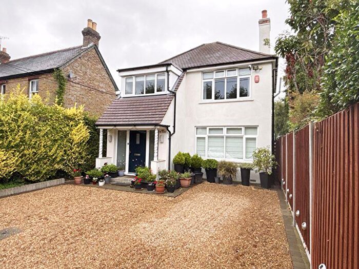 4 Bedroom Detached House For Sale In Green Lane, Farnham Common, SL2