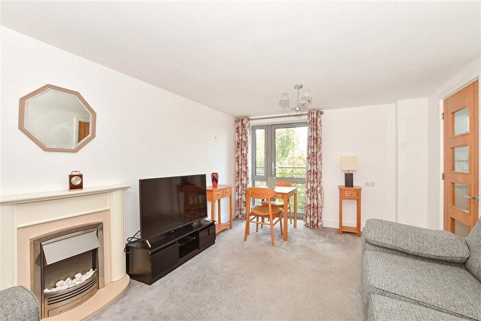 1 Bedroom Flat For Sale In The Brow, Burgess Hill, West Sussex, RH15