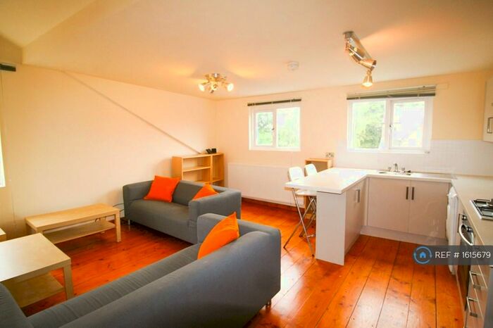 2 Bedroom Flat To Rent In Old Lansdowne Road, Manchester, M20