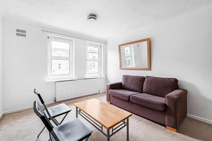 1 Bedroom Flat To Rent In Valmar Road, Camberwell, London, SE5