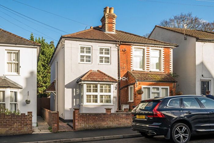 3 Bedroom Detached House For Sale In High Path Road, Guildford, GU1