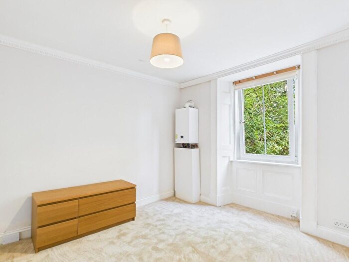 2 Bedroom Apartment To Rent In Ruskin Terrace, Botanics, Glasgow, G12