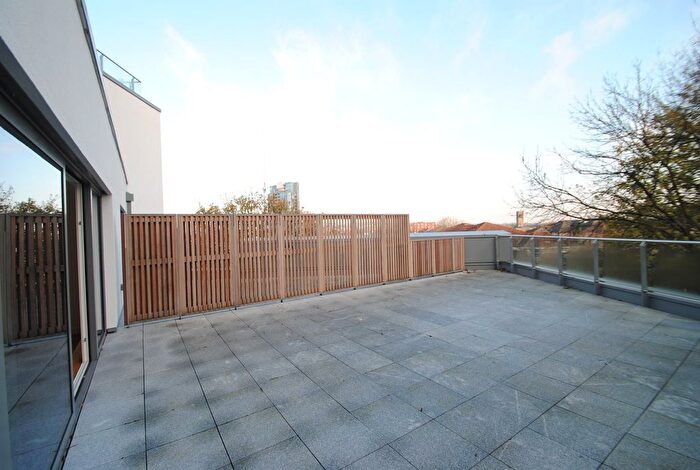2 Bedroom Flat For Sale In Rossetti Apartments, Saffron Central Square, Croydon, CR0