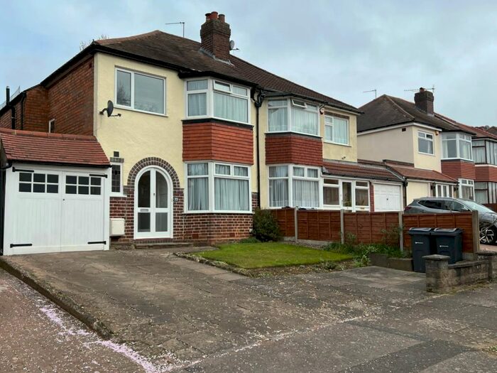 3 Bedroom Semi-Detached House To Rent In Painswick Road, Hall Green, Birmingham, B28