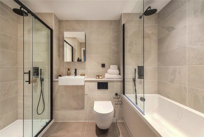 1 Bedroom Flat For Sale In Park North, Stamford Road, N15