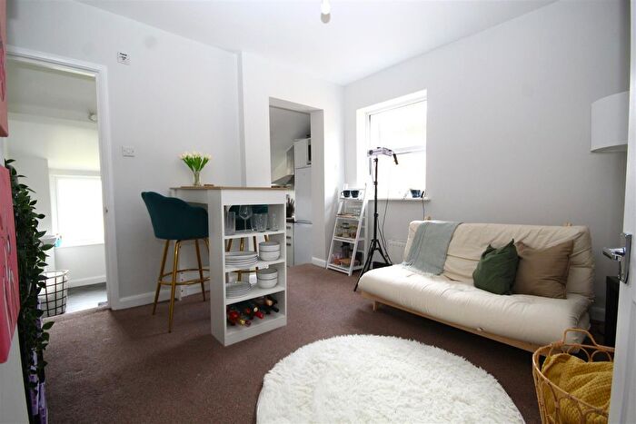 1 Bedroom Flat To Rent In Totteridge Road, High Wycombe, HP13
