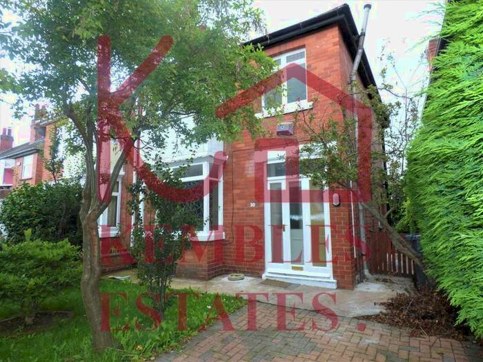 3 Bedroom Semi-Detached House To Rent In 30 Balmoral Road, DN2