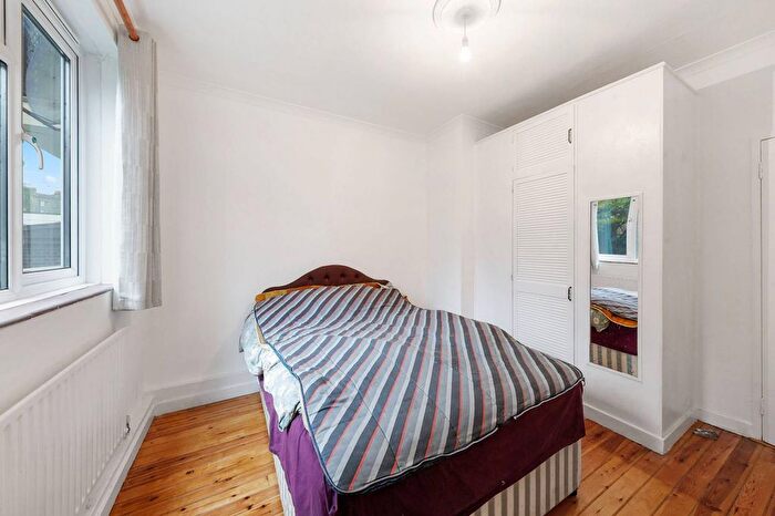 2 Bedroom Flat To Rent In Dorset Road, Oval, London, SW8
