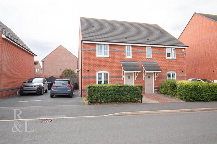 3 Bedroom Semi-Detached House For Sale In Maygreen Avenue, Cotgrave, NG12