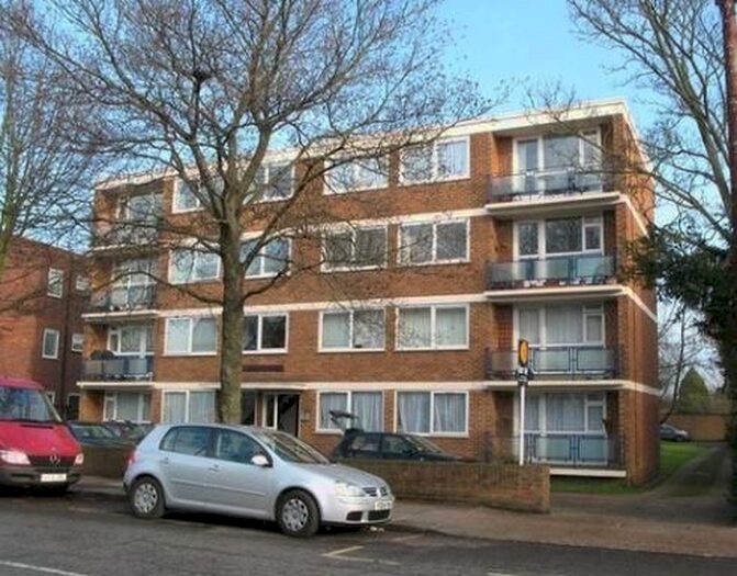 3 Bedroom Flat To Rent In Waldegrave Road, Teddington, TW11