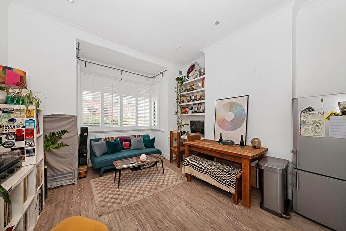 2 Bedroom Flat For Sale In Lordship Lane, East Dulwich, London, SE22