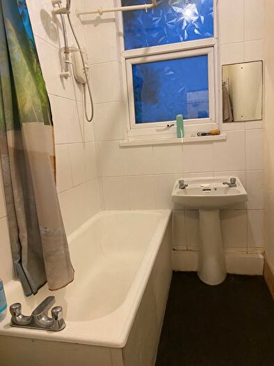 1 Bedroom Flat To Rent In Central Road, Manchester, M20