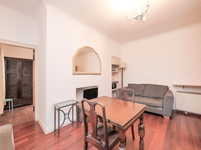 1 Bedroom Flat To Rent In Well Court, Dean Path, Edinburgh, Midlothian, EH4