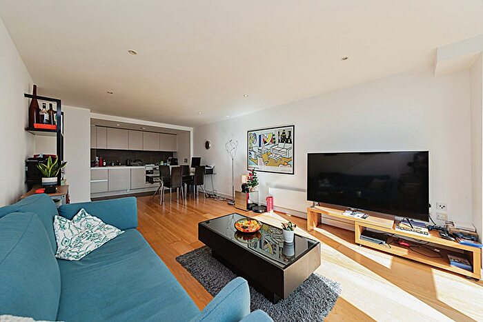 1 Bedroom Flat To Rent In Empire Square West, Empire Square, London, SE1