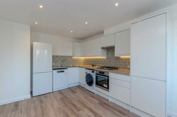 2 Bedroom Flat To Rent In Queens Walk, Harrow, HA1