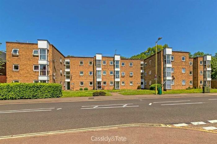 2 Bedroom Apartment To Rent In Southdown Road, Harpenden, AL5