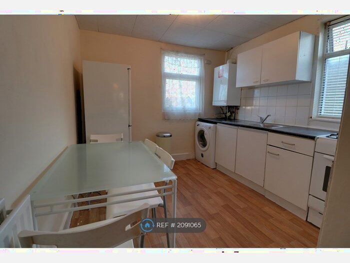 1 Bedroom Flat To Rent In High Road, Ilford, IG1