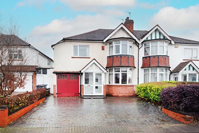 4 Bedroom Semi-Detached House To Rent In Pembroke Croft, Birmingham, West Midlands, B28