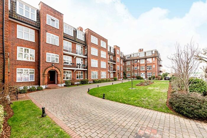 2 Bedroom Flat To Rent In Portsmouth Road, Surbiton, KT6