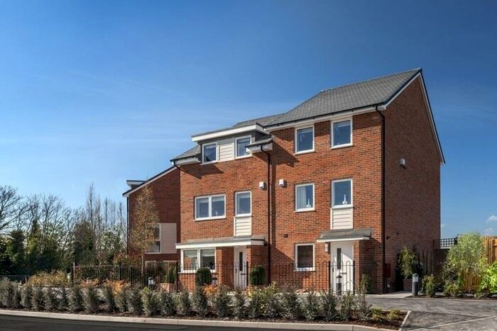 4 Bedroom Town House To Rent In Burroughs Drive Dartford, DA1