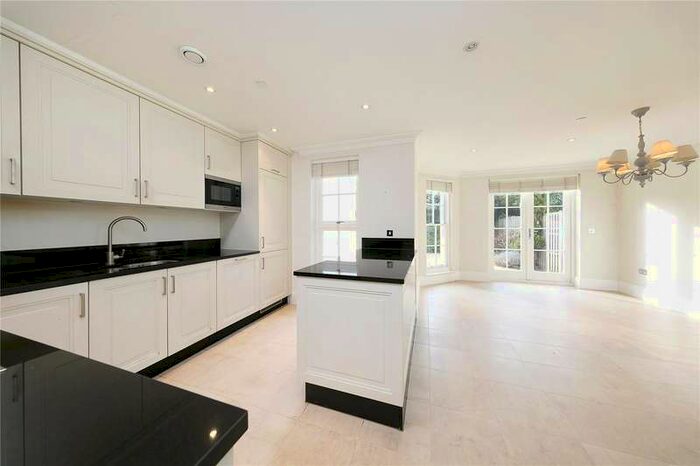 5 Bedroom House To Rent In Varley Drive, Twickenham, TW1