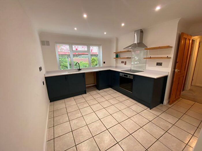 2 Bedroom Flat To Rent In Shakespeare Avenue, Taunton, TA1