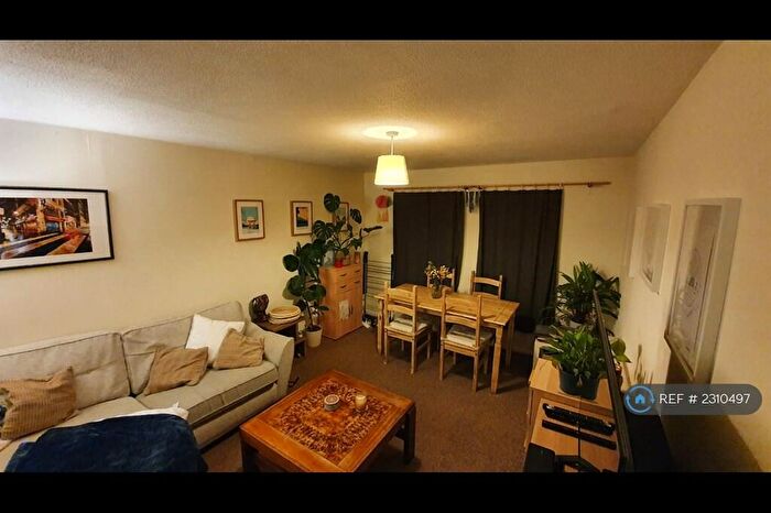 2 Bedroom Flat To Rent In Langton Way, Bristol, BS4
