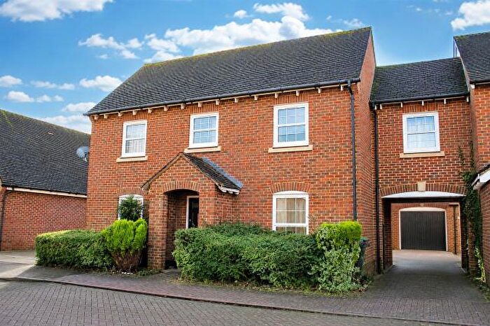 4 Bedroom Link Detached House For Sale In Compton Way, Sherfield-on-Loddon, Hook, RG27