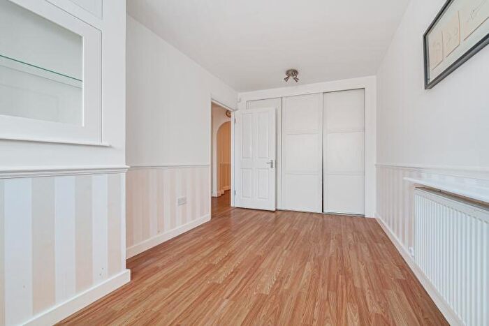 4 Bedroom House To Rent In St. Johns Close London, N14