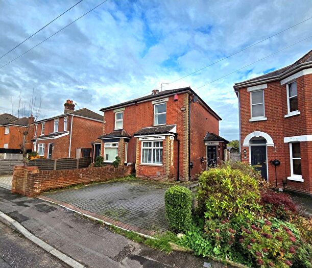 3 Bedroom Semi Detached House For Sale In Chatsworth Road, Southampton, SO19