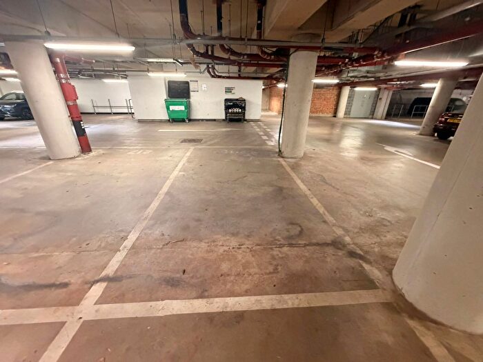 Garage / Parking To Rent In Highbury Stadium Square, London, N5