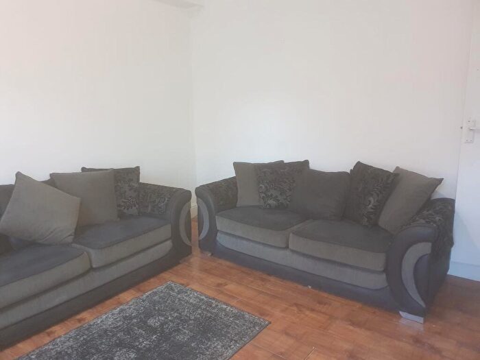 4 Bedroom Semi Detached House To Rent In Queens Road, Leeds, West Yorkshire, LS6